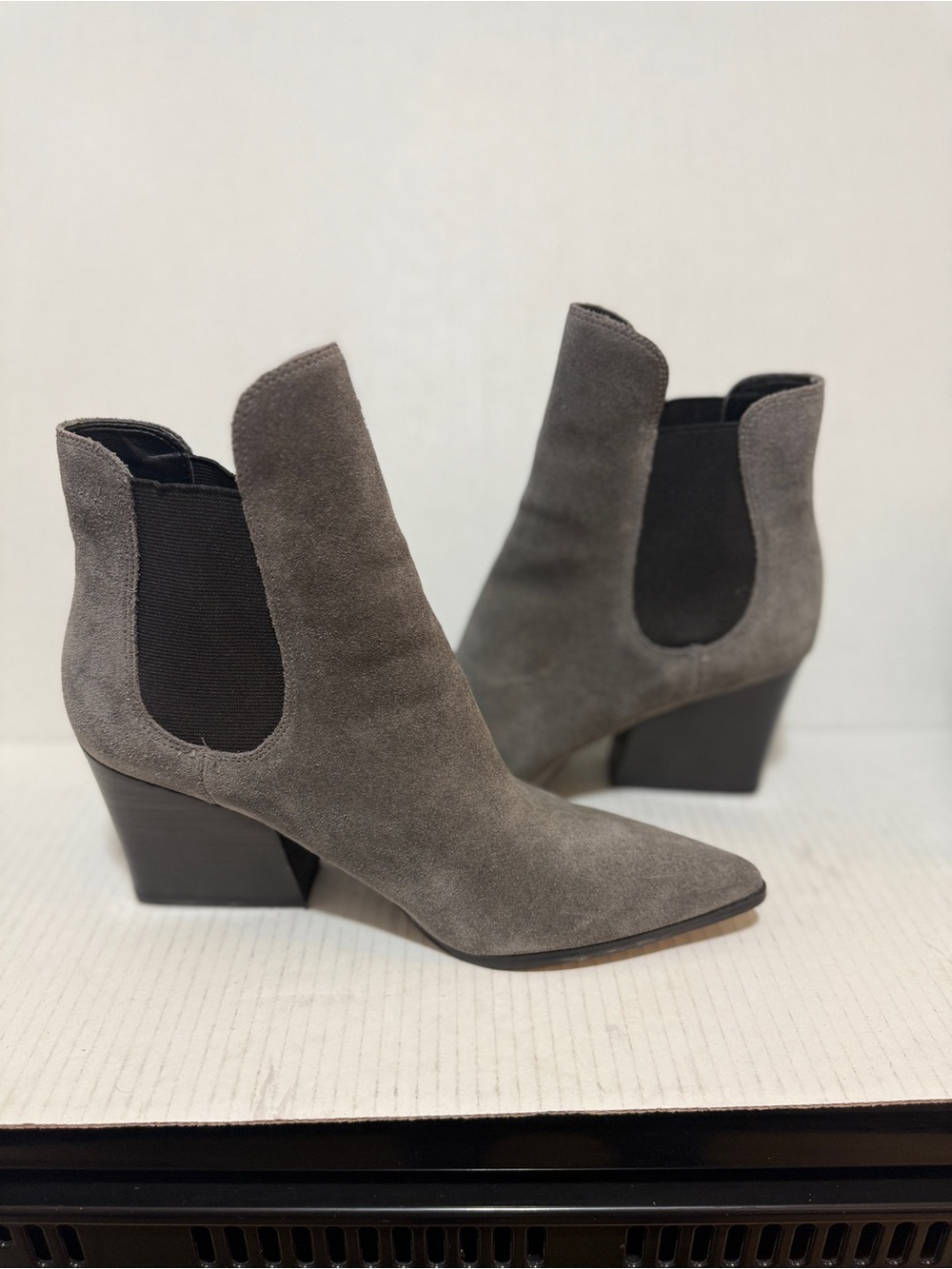 Kendall Kylie Gray Finley Suede Pointed toe Slip On Ankle Chelsea Booties Sz 9M